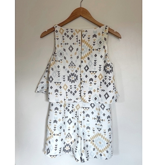 Trafaluc by Zara Triangle Arrow Print Short Romper - Picture 4 of 11